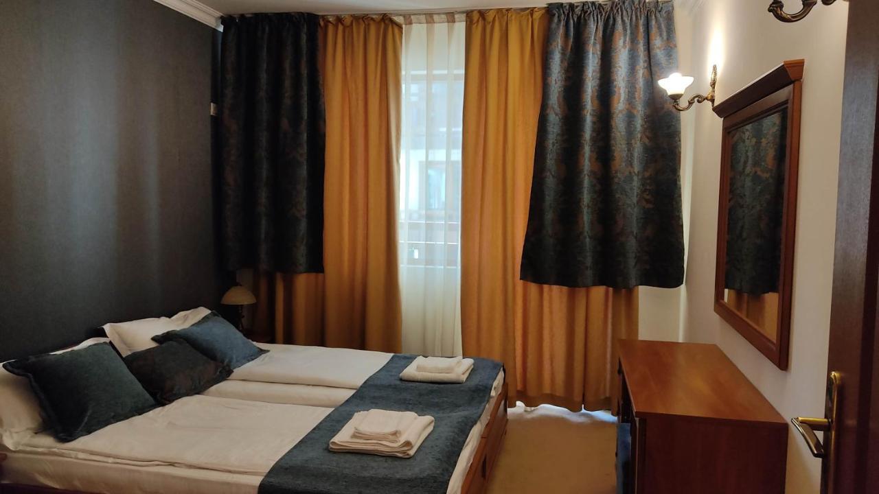 Annett Apartments At Emerald Hotel Банско Экстерьер фото