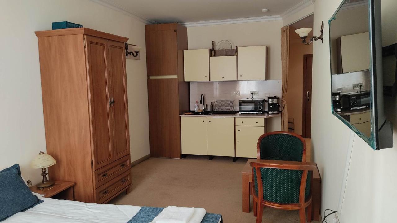Annett Apartments At Emerald Hotel Банско Экстерьер фото