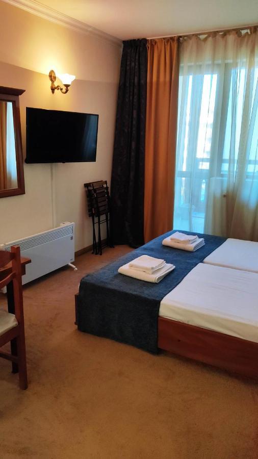 Annett Apartments At Emerald Hotel Банско Экстерьер фото