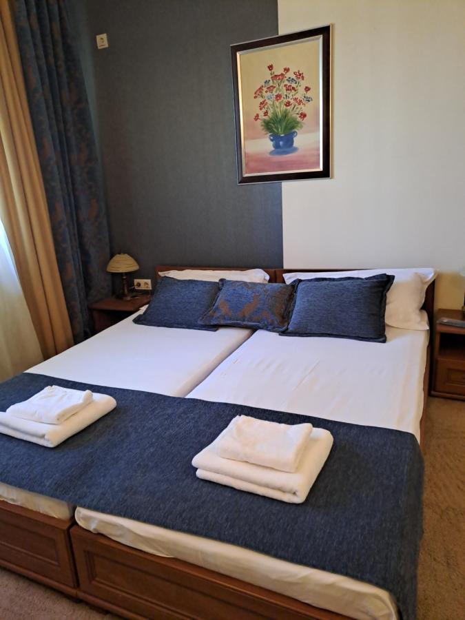 Annett Apartments At Emerald Hotel Банско Экстерьер фото